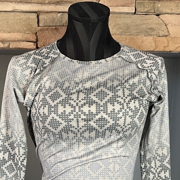 Nike Pro Running Gym Athletic Stretch Top Mod Print Active Layering Gray White S - Picture 2 of 10